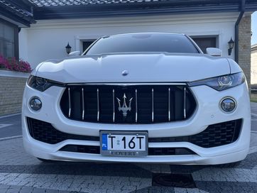 Auto do slubu Maserati Levante