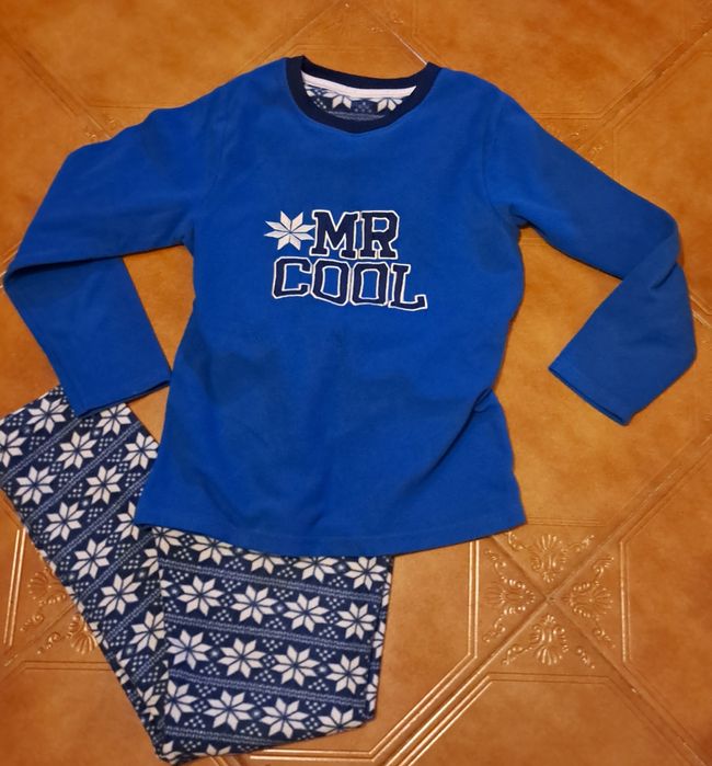 Pijama azul criança