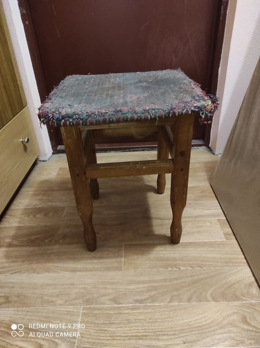 Табуретка дерев'яна кухонна.
