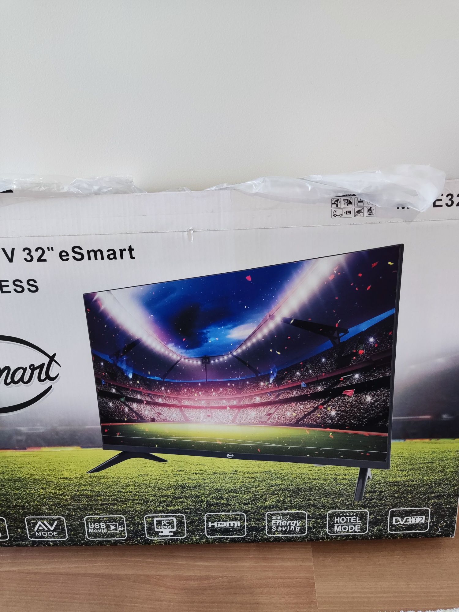 Televisão 32" nova