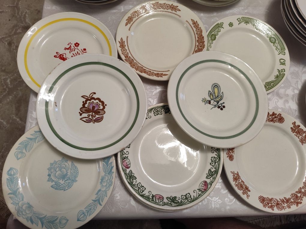 Продаж фарфорових тарілок СССР.