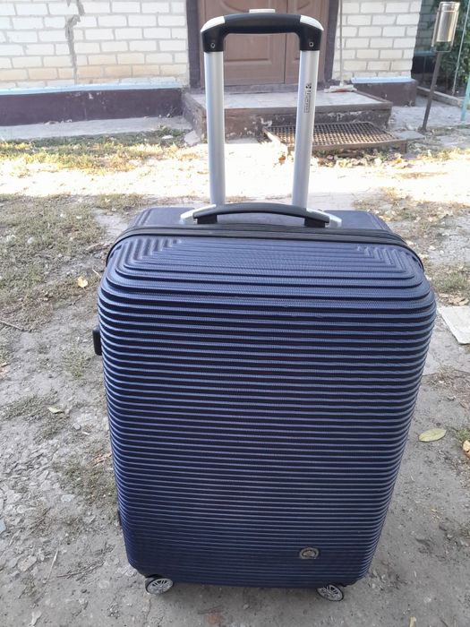 Валіза вмістка привезена з за кордону