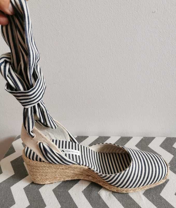 Zara espadryle na koturnie wiązane w kostce