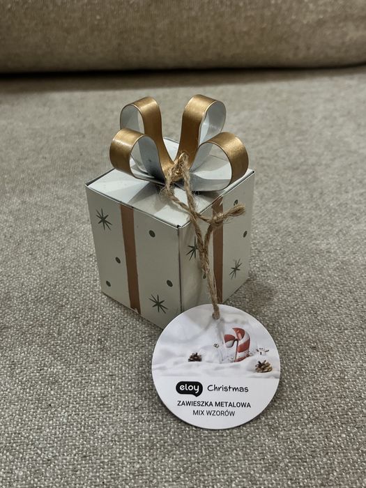 Bombka prezent lekka