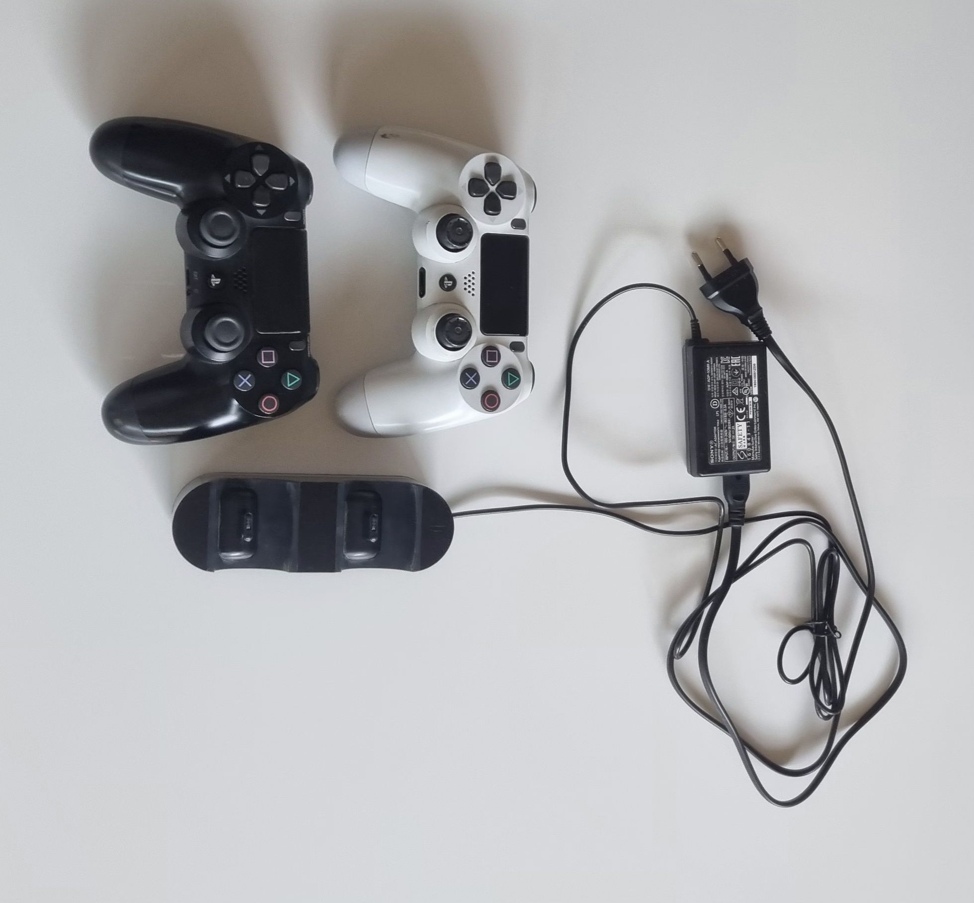 Ps4 Pro + 2 pady + 4 gry