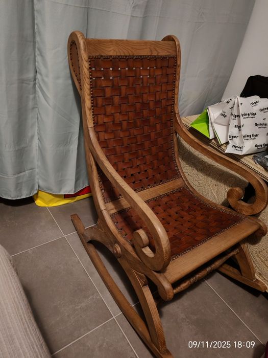 Cadeira baloiço em madeira