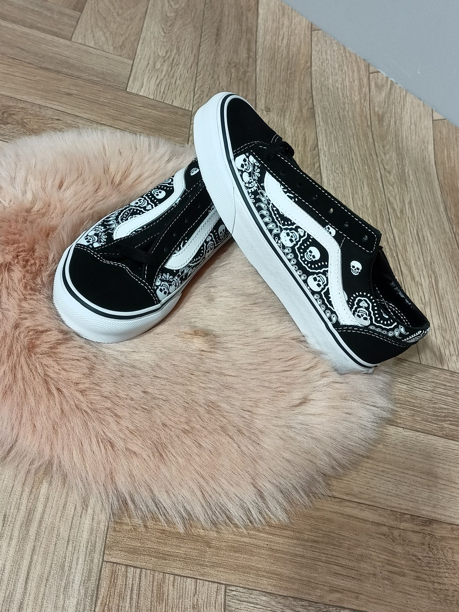 Vans 36,5 czarno białe sneakersy czacha