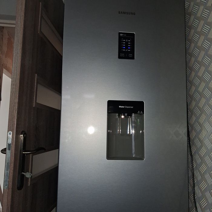 Lodówka Samsung z dyspenserem wody