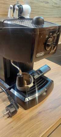 Ekspres do kawy kolbowy Delonghi EC 146 Czarny