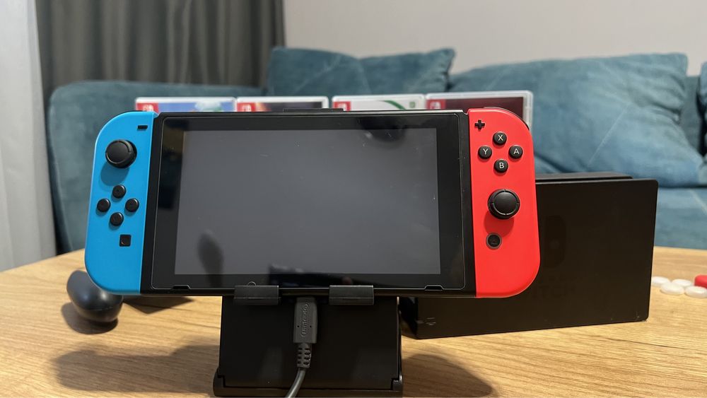 Nintendo Switch v 2, з іграми та аксесуарами