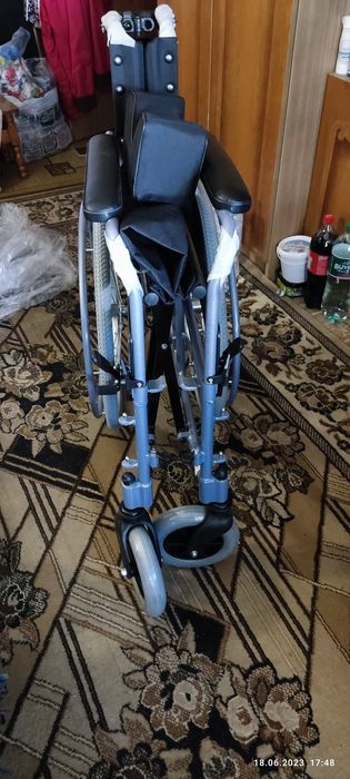 Інвалідний візок Vitea Kare VCWK703
