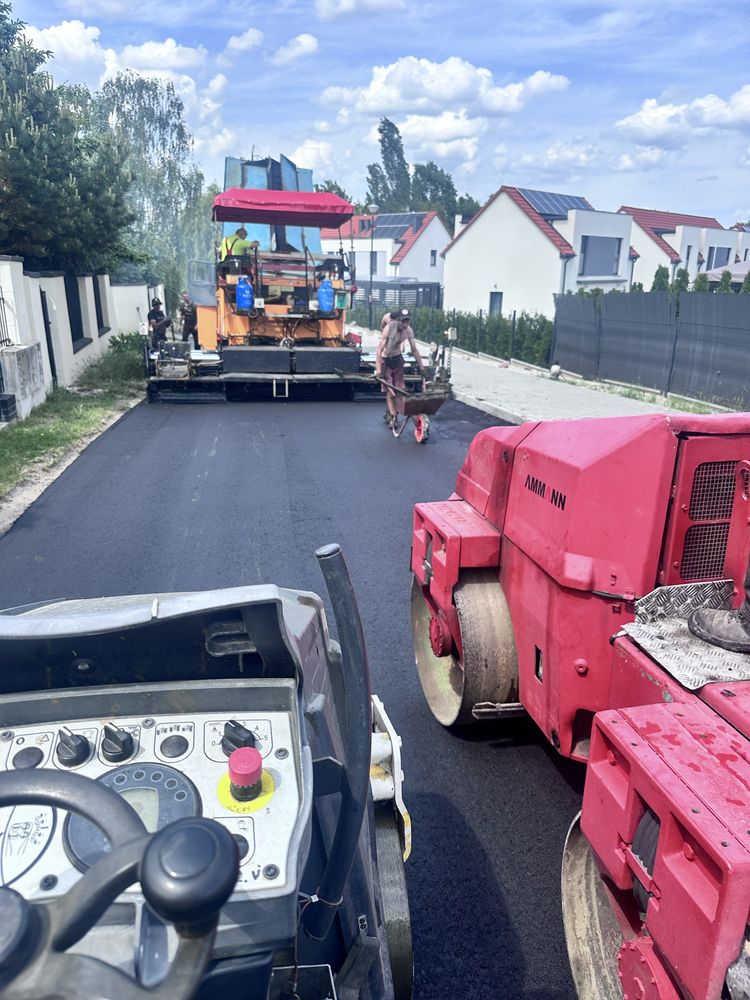 Roboty bitumiczne drogowe.Oraz przyłącza wody kanalizacji.