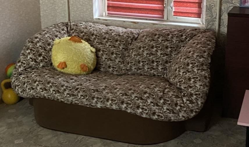 Диван в гарному стані