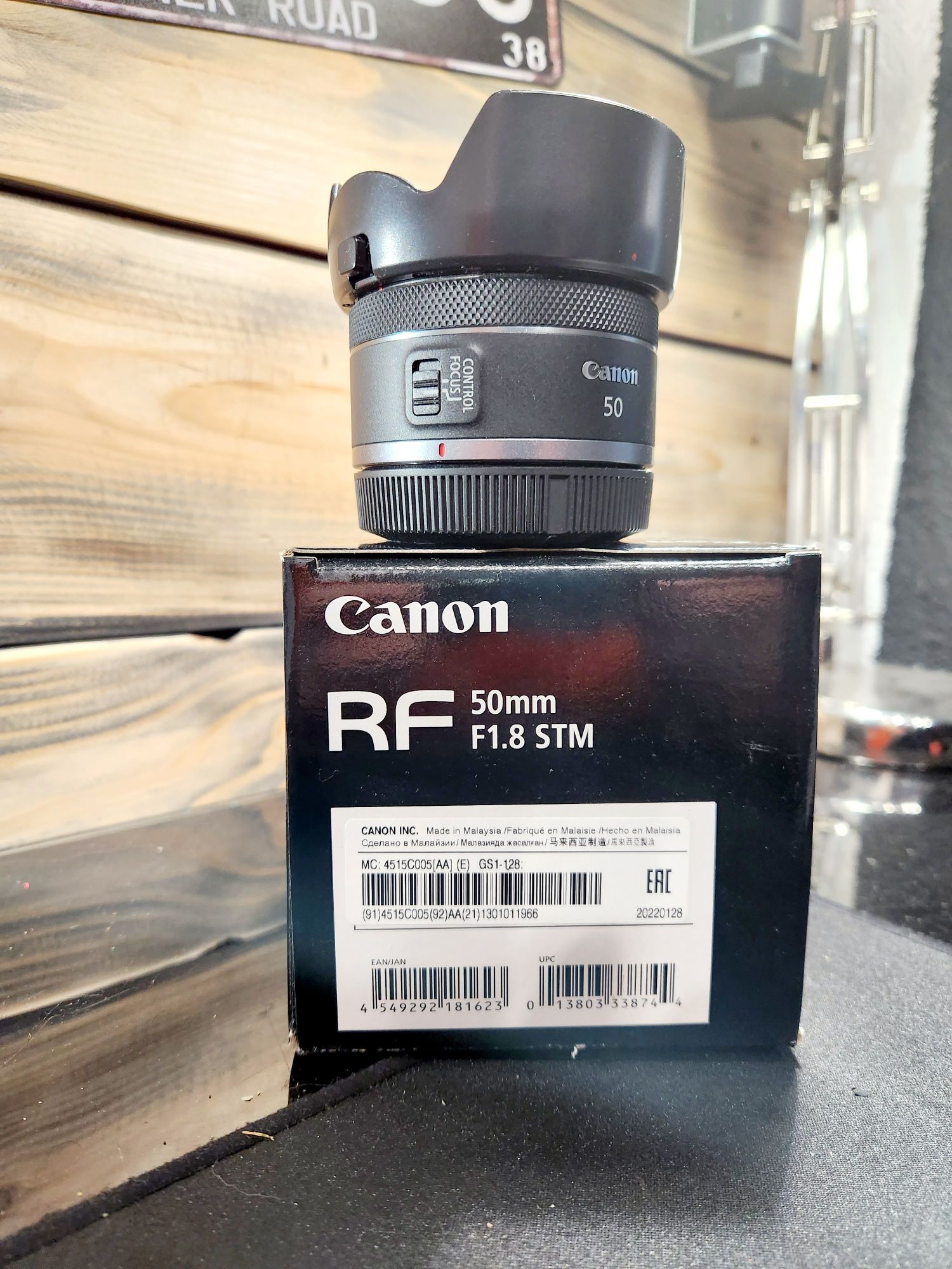 Aparat Canon Eos R  PEŁNA KLATKA bezlusterkowiec Lampa statyw obiektyw