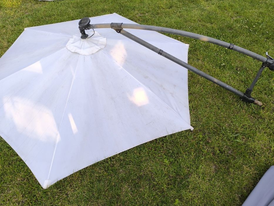 Duży parasol ogrodowy  zewnętrzny