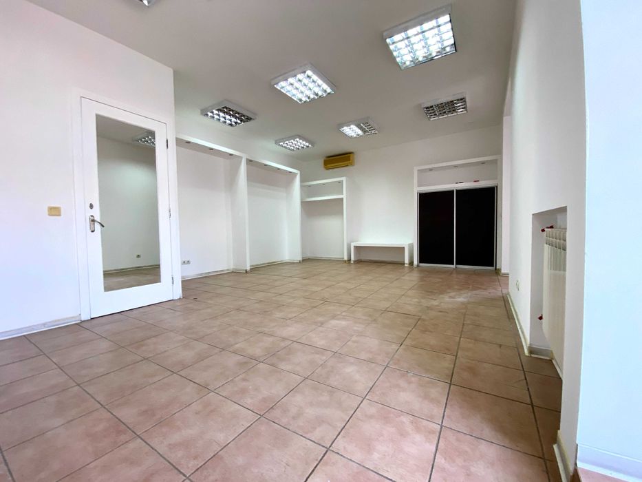 Комерційне дворівневе приміщення в центрі міста (вул. Перемоги).