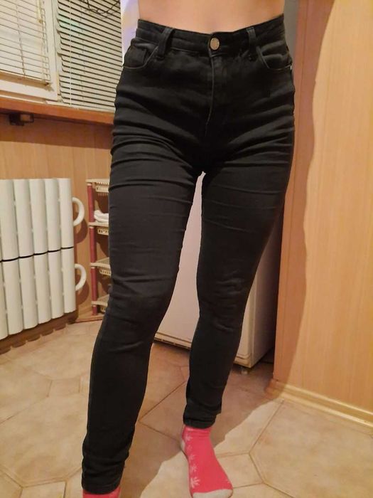Джинсы классические зауженные чёрные L