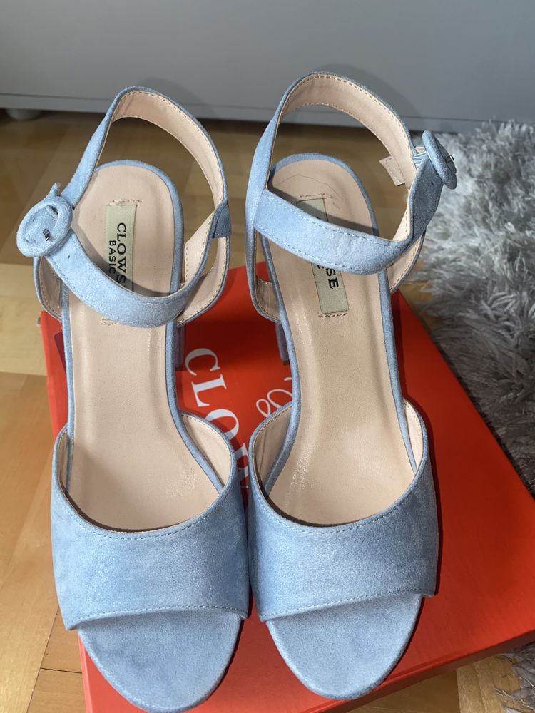 Zamszowe buty baby blue