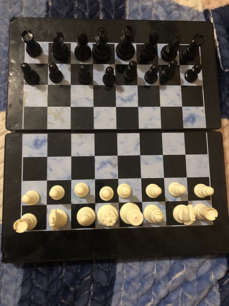 Шахматы с магнитной подошвой