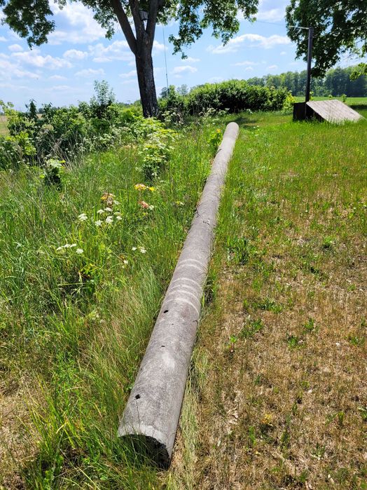 Słup energetyczny betonowy.