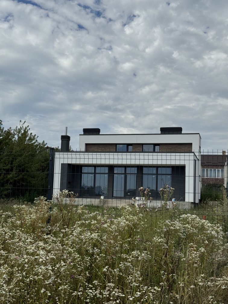 Продаж будинку у передмісті Львова. Село Підгірне.