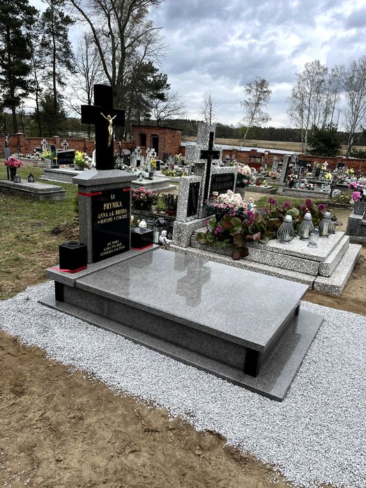 Nagrobek granitowy GRUBE ELEMENTY BRYŁA