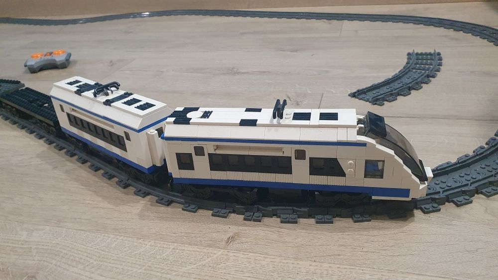 Потяг LEGO City  «Пасажирський поїзд»