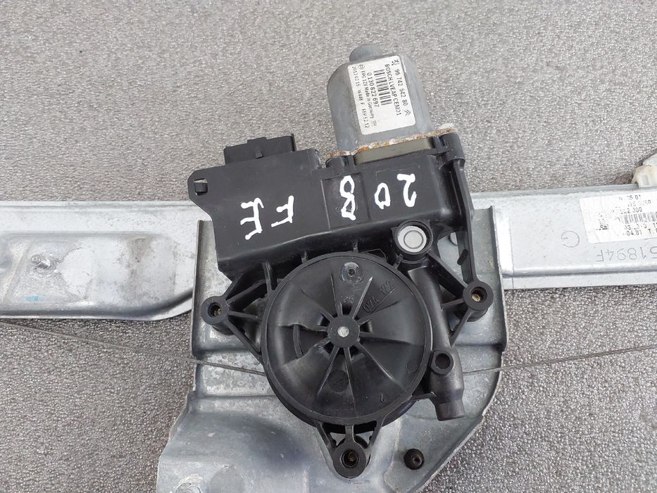 Elevador vidros frente esquerdo PEUGEOT 208