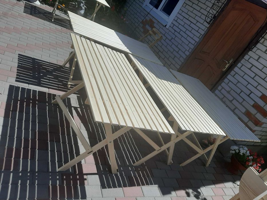 Отличный деревянный раскладной стол.Дача ,торговля   .