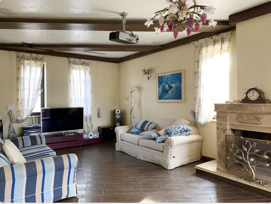 Дом на 8 сотках земли с ремонтом и бассейном на 7ст.Б.Фонтана.