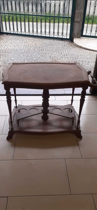 Mesinha de chá em raiz de nogueira