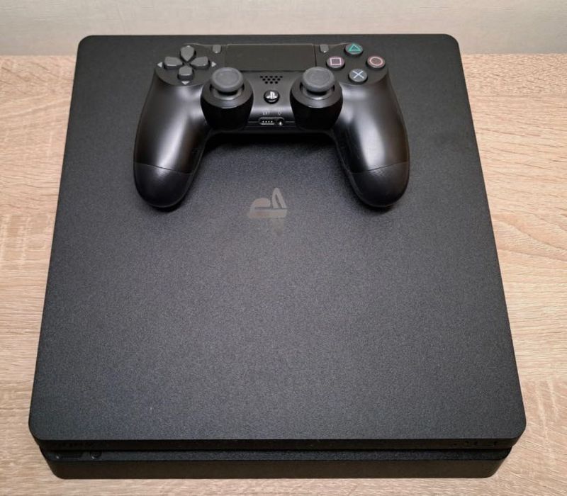 PS4 Slim (500GB)