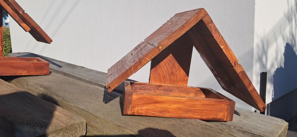 Karmniki dla ptaków drewniane