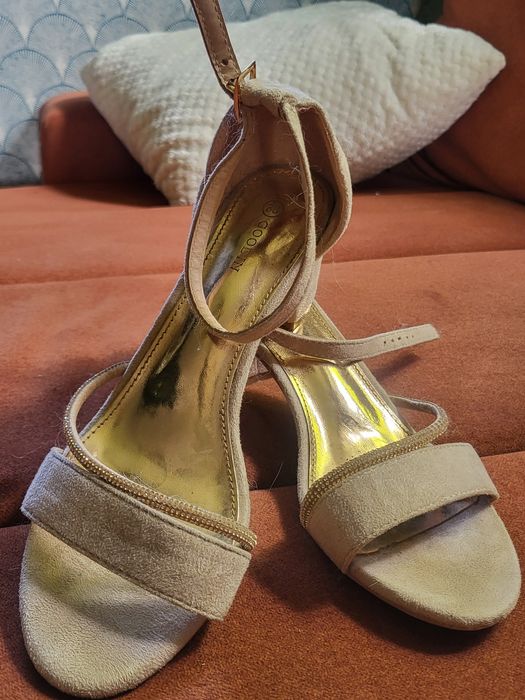 Buty na niskim obcasie rozm. 38