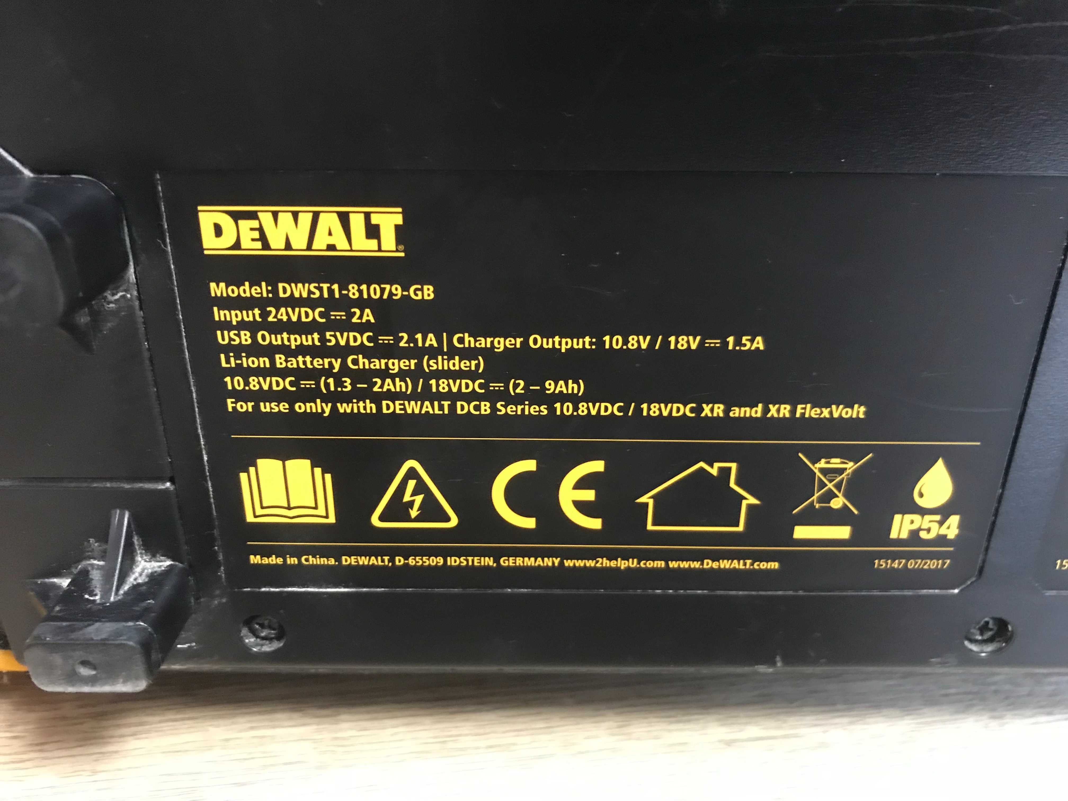 Радіоприймач-зарядний пристрій DeWALT DWST1-81079 GB з Англії