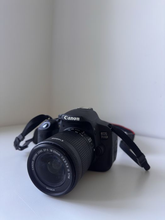 Aparat Canon EOS 700D