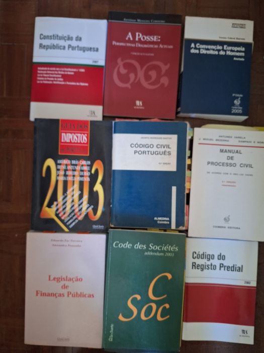 Livros de Direito (Códigos) e outros