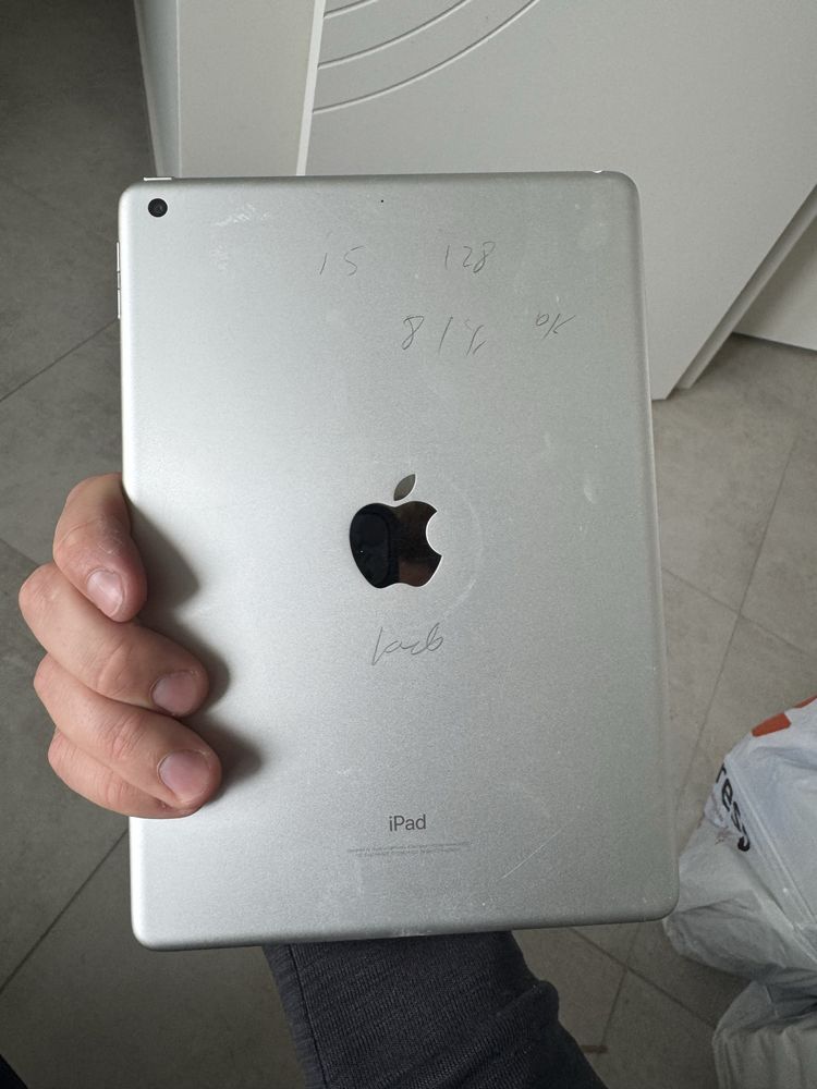 iPad 5 покоління. 2017 рік. 128GB. Silver. Без обмежень