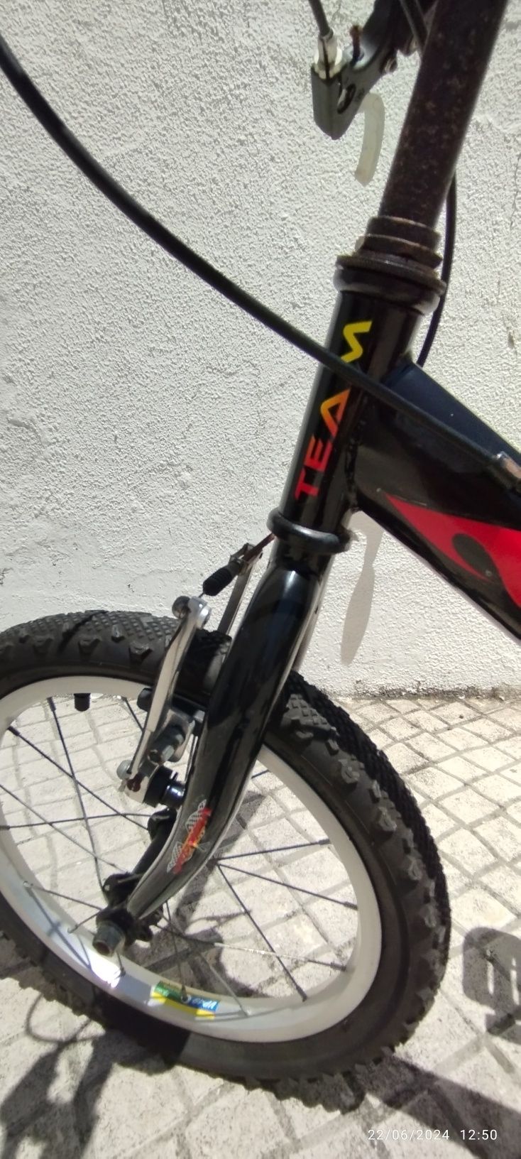 Vende-se bicicleta de criança (roda 16)