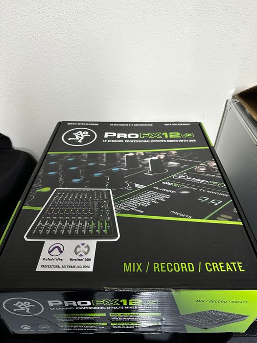 Mesa mackie pro fx12v3 como nova