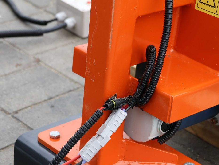 Solarka 100L do quada ATV posypywarka do samochodu