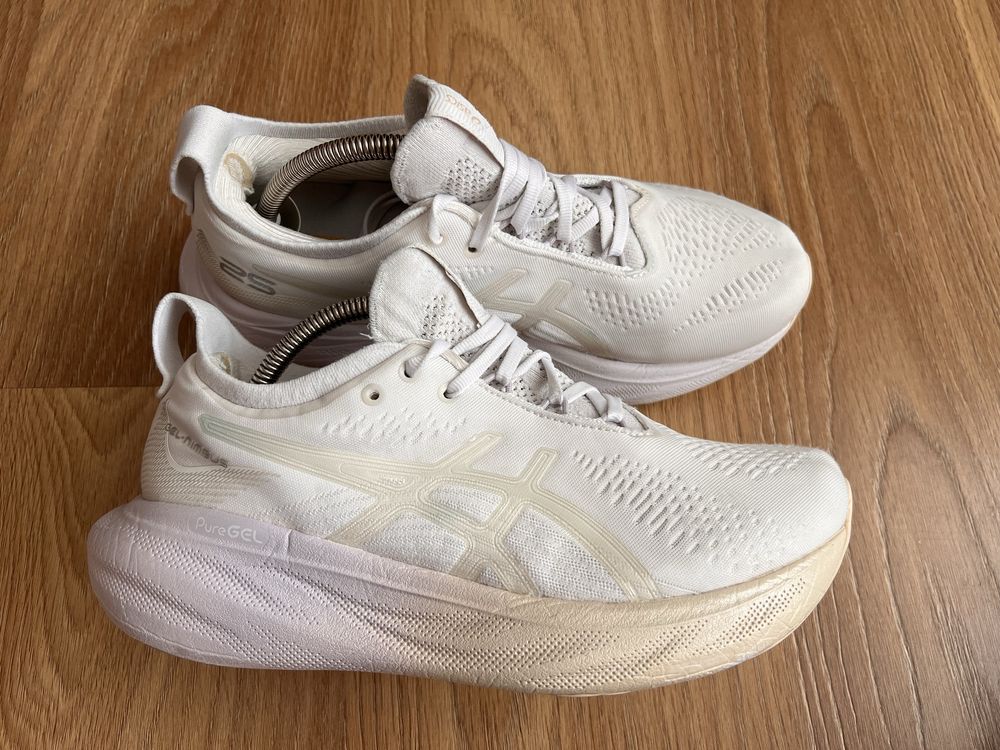 Кросівки для бігу ASICS Gel Nimbus 25 (1012B626)