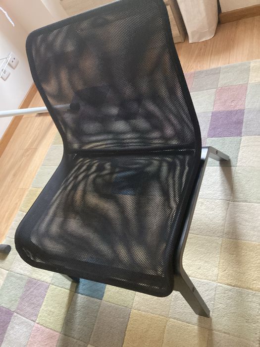 Vendo cadeia em rede cor preto