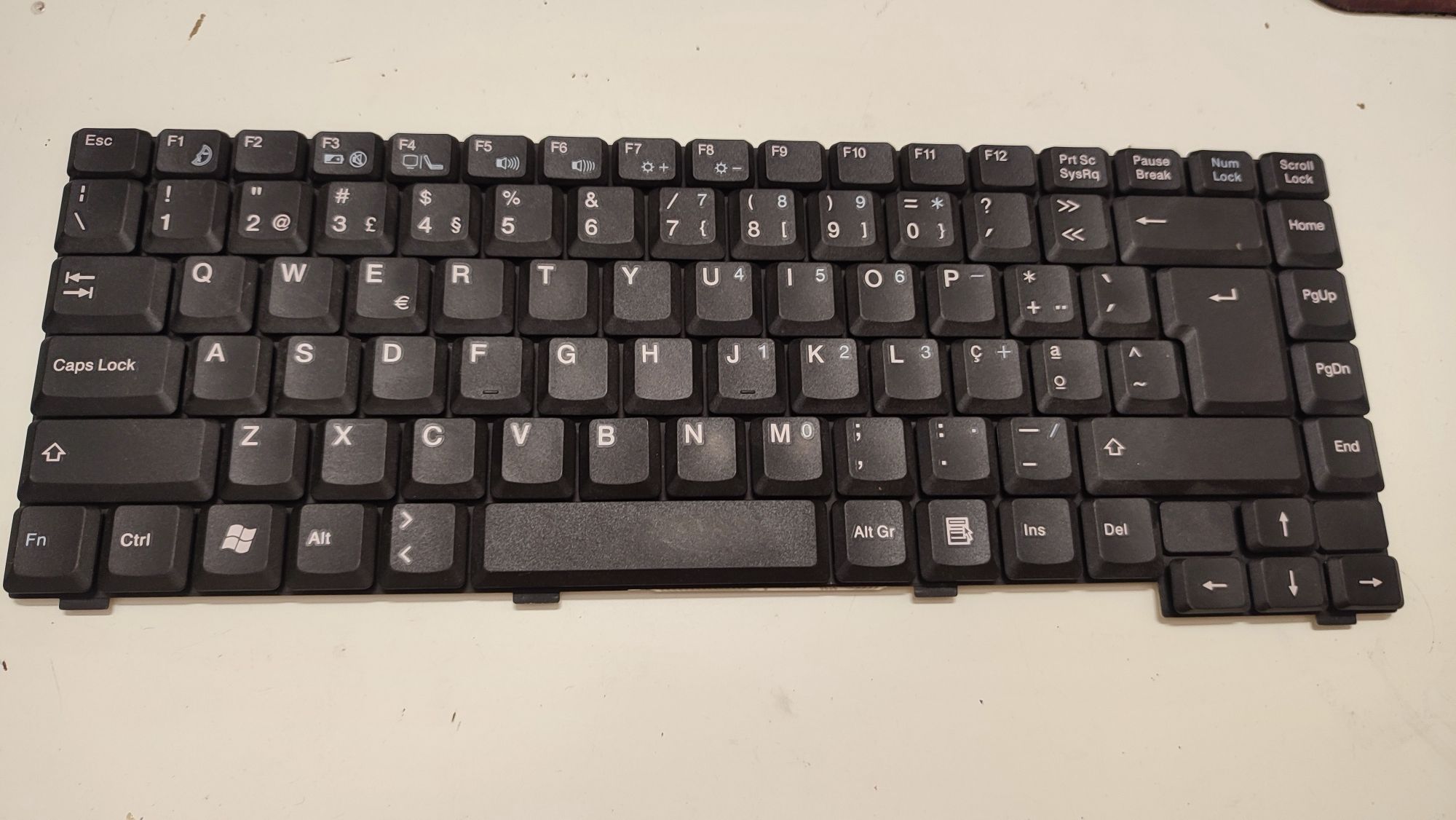 Genuine Fujitsu Siemens Amilo D7830 Keyboard K011727N1 71-UD4082-10