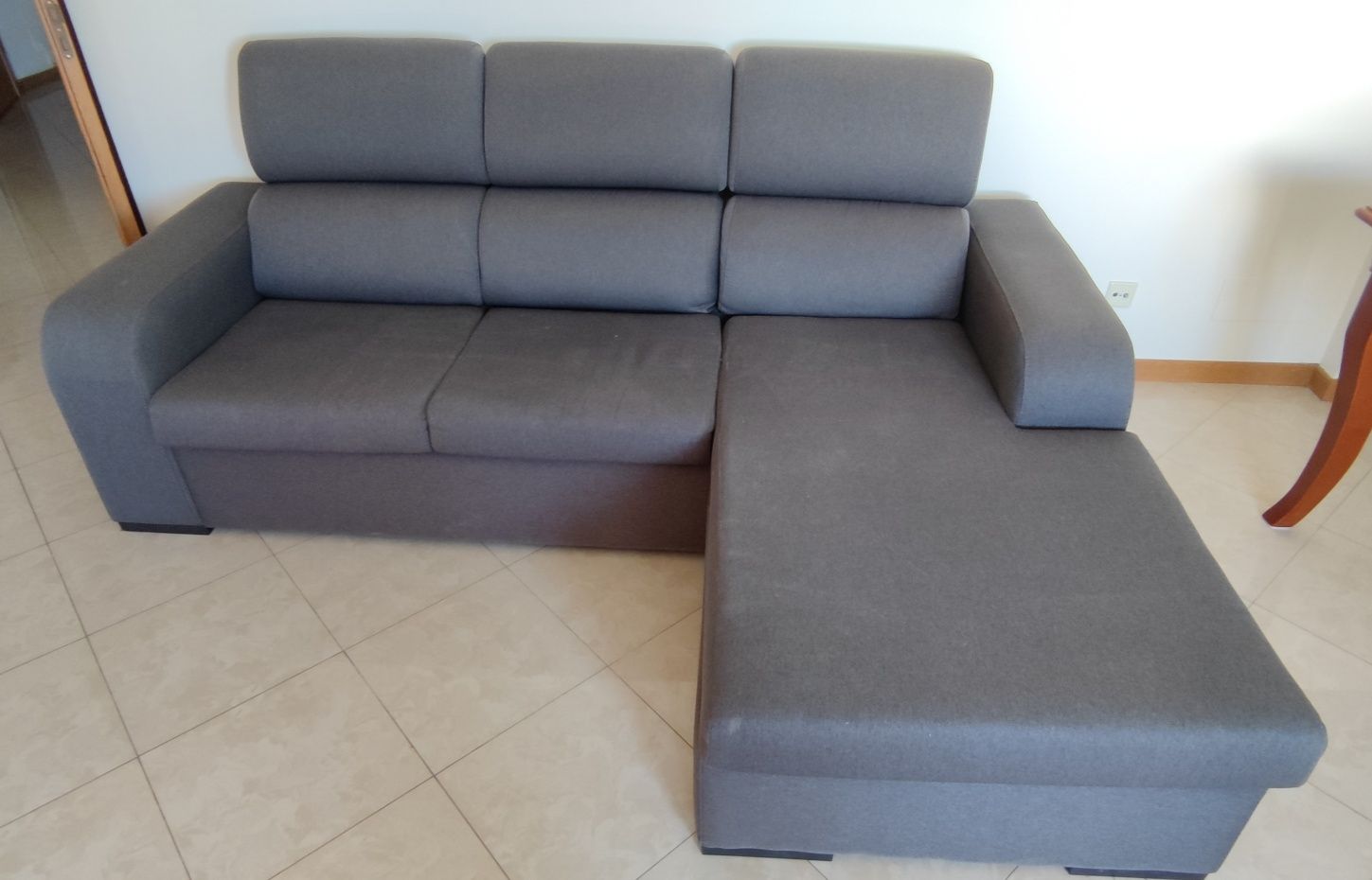 Sofá com chaise longue