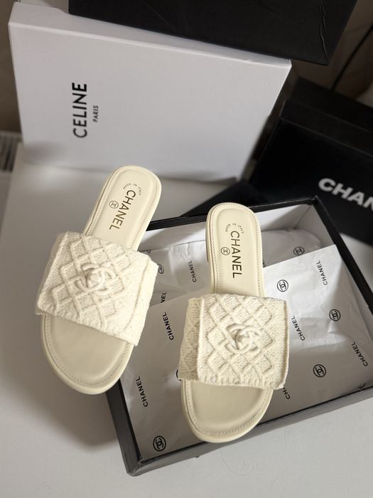 Шльопанці Chane** молочного кольору 36-39