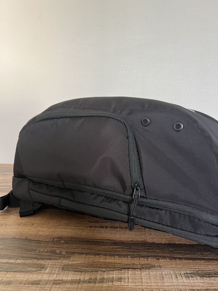 Conjunto Wilson: Raquete Clash 100 U 2 FS19 e Mochila Pro Staff