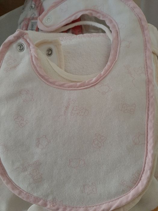 Babetes varios. Zara, maiorista, bordados a mao