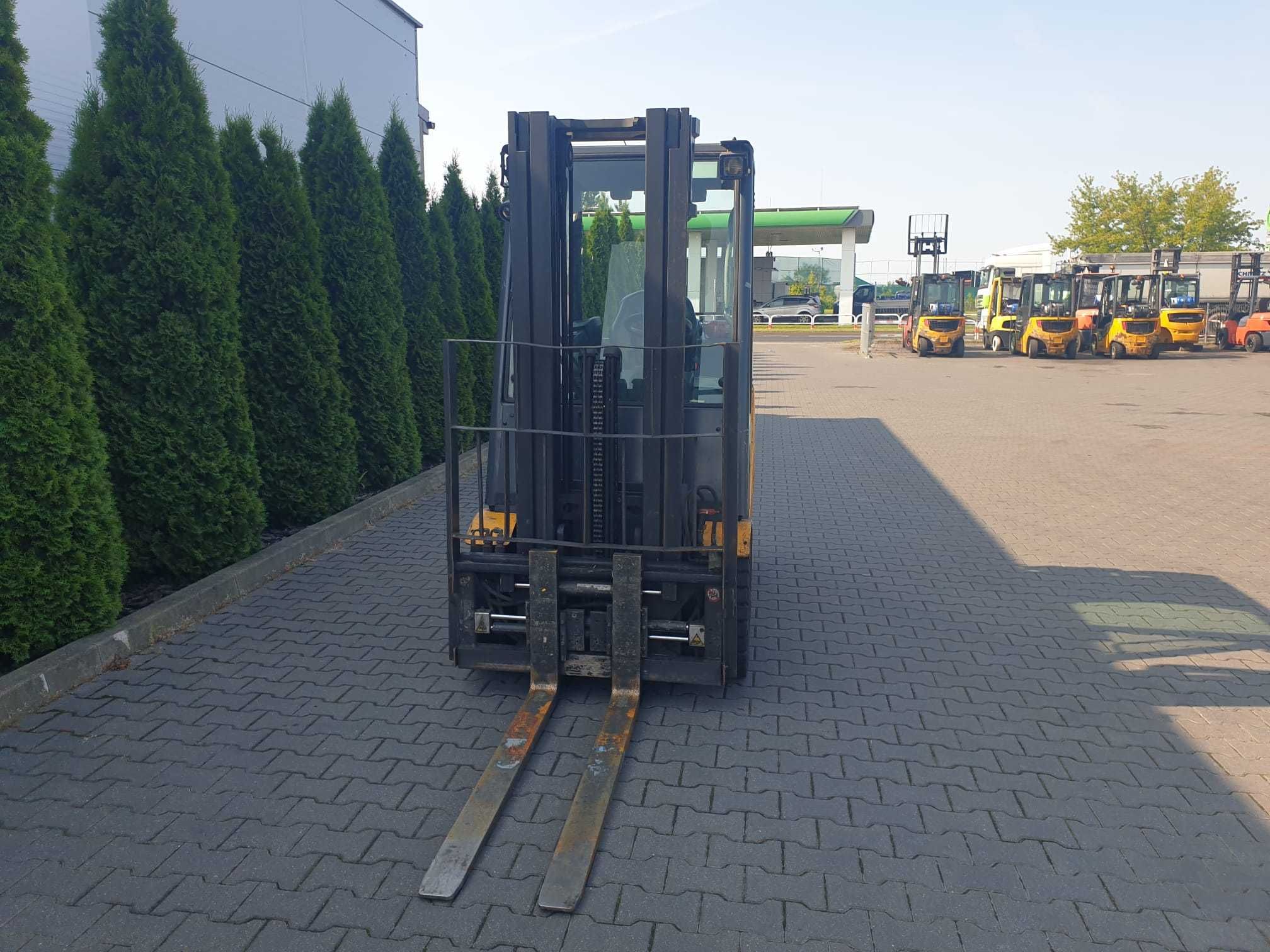 Wózek widłowy używany Jungheinrich TFG320s 2015 TRIPLEX