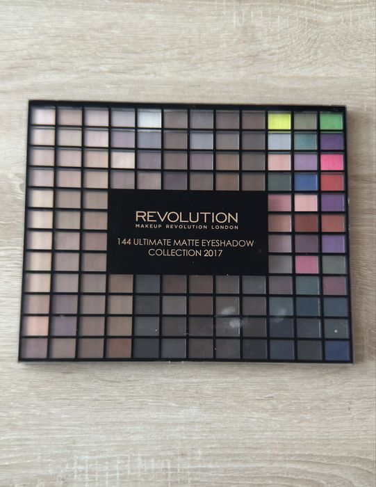 Makeup Revolution 144 MATTE EYESHADOW COLLECTION 2017 paletka cienie